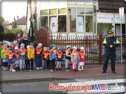 Bezpieczna droga do przedszkola - wizyta Strażnika Miejskiego w przedszkolu - 1
